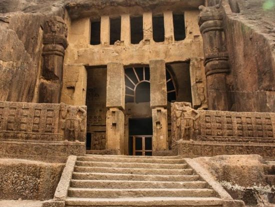 【プライベートツアー】インド最大級の仏教石窟寺院 カンヘーリー石窟群ツアー＜英語ガイド／貸切専用車／ホテル送迎付き／ムンバイ発＞