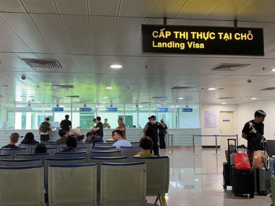 タンソンニャット国際空港ファストトラックサービス　優先レーンで出入国審査！長蛇の列をスキップしてVIP気分 ＜到着便または出発便／ホーチミン＞