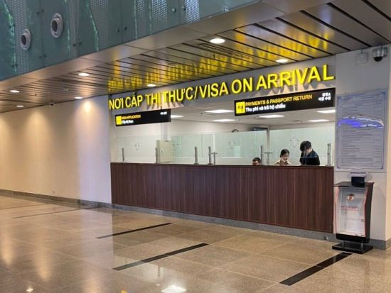 タンソンニャット国際空港ファストトラックサービス　優先レーンで出入国審査！長蛇の列をスキップしてVIP気分 ＜到着便または出発便／ホーチミン＞