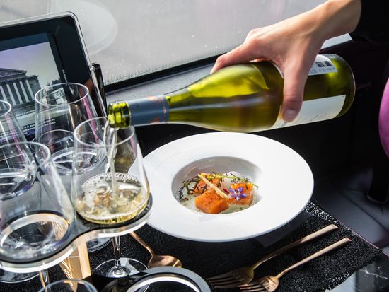 3_bus Toque-table_assiette-champs_elysees
