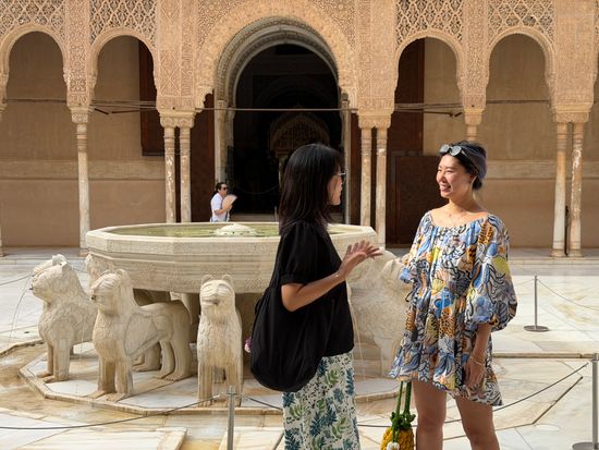 1 the-touring-pandas-granada-alhambra-lion-courtyard