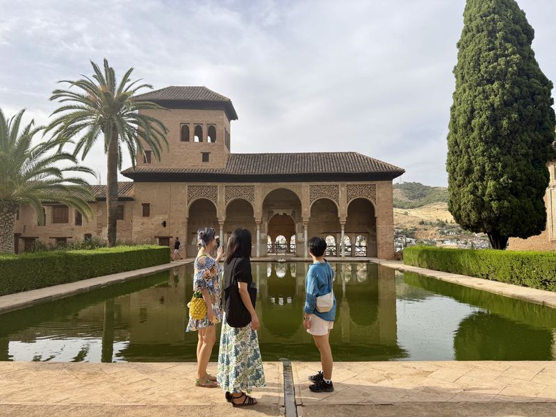 3 the-touring-pandas-granada-alhambra-partal