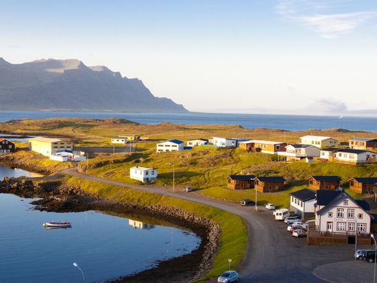 Iceland_Djupivogur_shutterstock_82774045