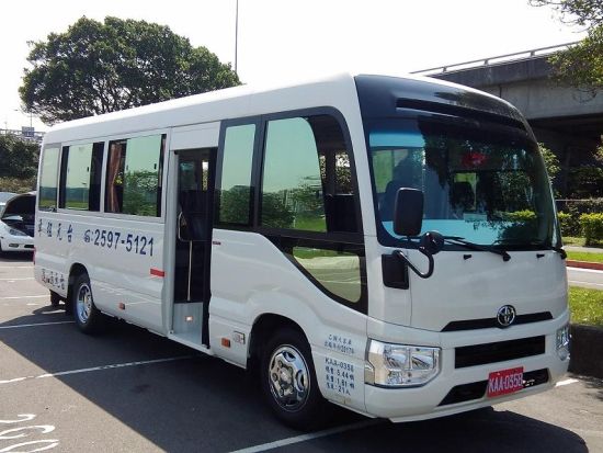 【中型バス貸切チャーター】団体旅行・企業視察・教育旅行におすすめ！ 台北・新北を自由に巡る＜日本語ガイド／最大18名／台北～郊外／空港・基隆港送迎可＞ 