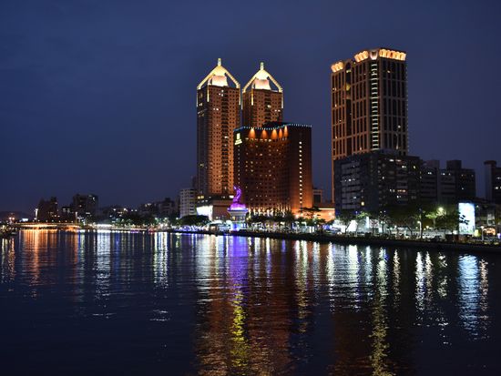 高雄の夜を満喫！愛河クルーズと六合夜市散策 観光ツアー 美麗島駅立ち寄り＆飲茶夕食付き＜日本語ガイド／高雄発＞by JTBの写真5