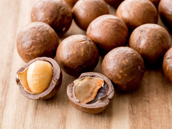 Generic_Food_macadamia nuts_pixta_33922765_M