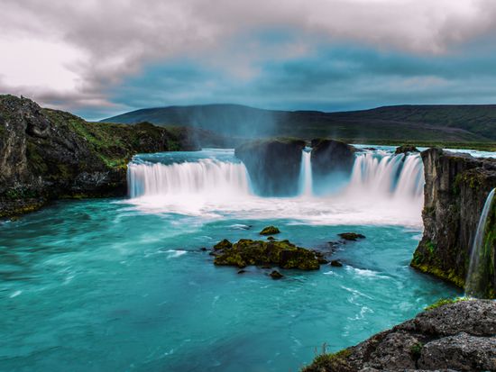 Iceland_Godafoss_shutterstock_729051625
