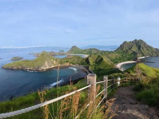 コモド島日帰りスピードボートツアー 6大絶景アイランドホッピング パダール島トレッキング＋ウミガメシュノーケル＜昼食付き／ホテル送迎付き／ラブアンバジョ発＞