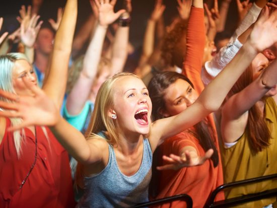 Music_Concert_Concertgoers_pixta_87506273_M