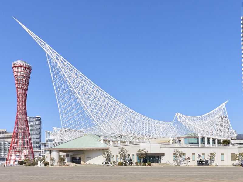 神戸ポートタワーと海洋博物館