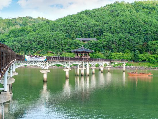 Korea_Andong_Wolyeonggyo Bridge_pixta_26908986