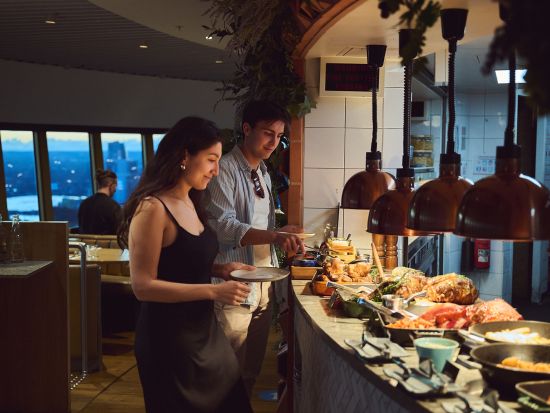 【レストラン】スカイフィースト at シドニータワー（SkyFeast at Sydney Tower）食事券＆事前予約サービス＜ランチ／ディナー＞*ビュッフェ