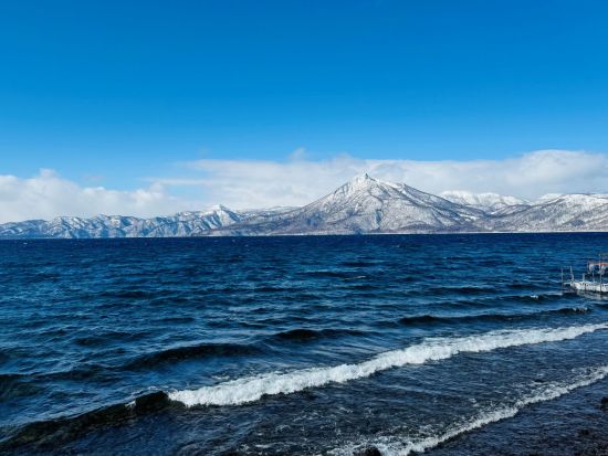 自然の迫力が美しい支笏湖ブルーを眺め、洞爺湖を眺めながらジンギスカンで満腹！有珠山ロープウェイからの絶景を楽しむ日帰りバスツアー