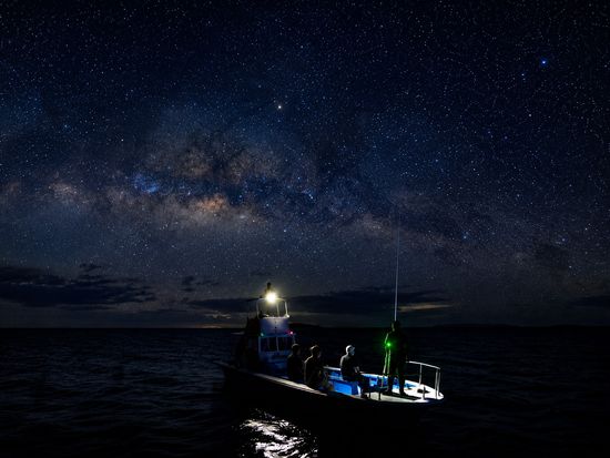 08_海上の船と天の川