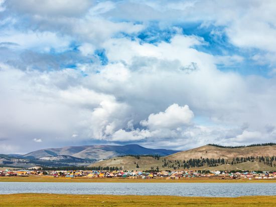 Mongolia_Khuvsgul Lake_pixta_107028762