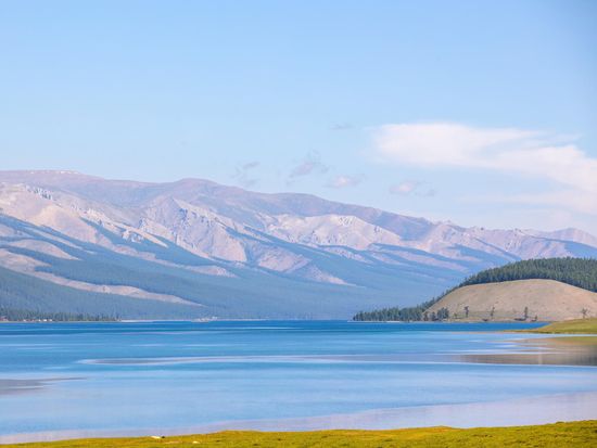 Mongolia_Khuvsgul Lake_pixta_118180869