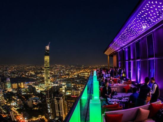 「ヴァーティゴ（Vertigo）」事前予約サービス　バンヤンツリー59階のルーフトップバーでツインタワーの夜景とともにお好みのドリンクを堪能 ＜座席手配のみ＞
