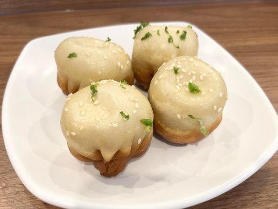 China_Shanghai_shengjian bao_pixta_96356697