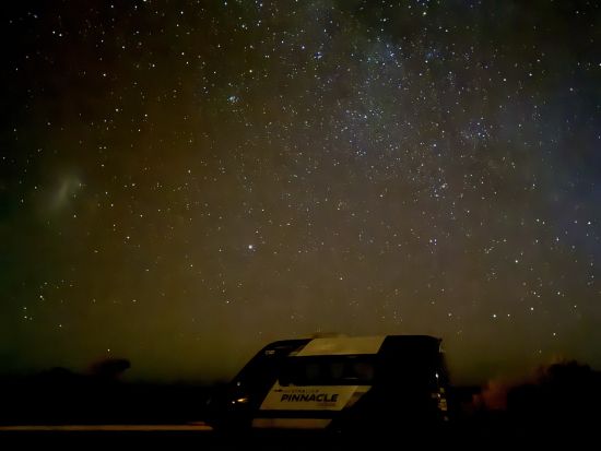 【プライベート】ピナクルズ サンセット＆星空観賞ツアー！幻想的な色に染まる夕空と天然のプラネタリウムに感動＜夕食付／日本語ガイド／パース発着＞