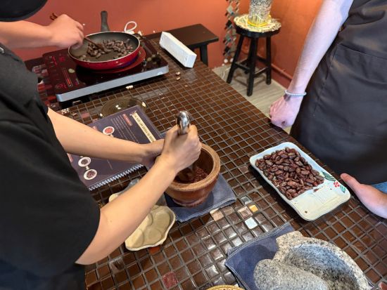 チョコレート作り体験ワークショップ ベトナム産カカオを使用！チョコレート試食付き＜英語レッスン／ホーチミン1区送迎可能＞