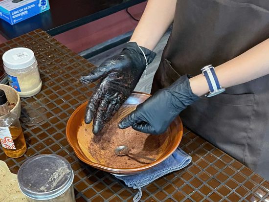 チョコレート作り体験ワークショップ ベトナム産カカオを使用！チョコレート試食付き＜英語レッスン／ホーチミン1区送迎可能＞