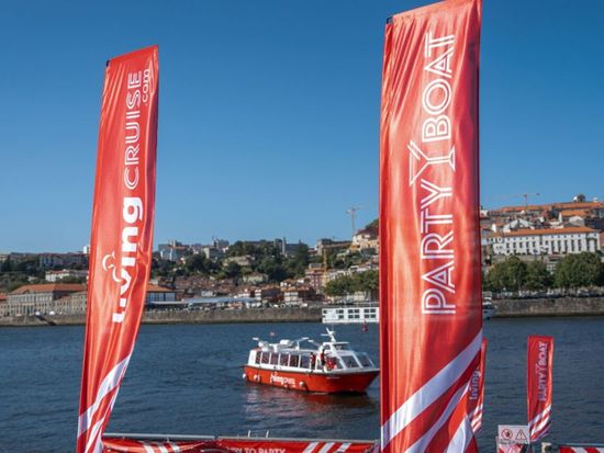 13hpF2STrjParty_Boat_04