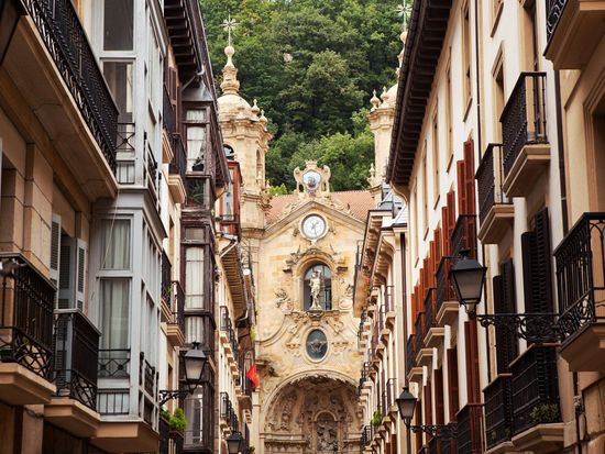 spain_san_sebastian_churchshutterstock_232551943