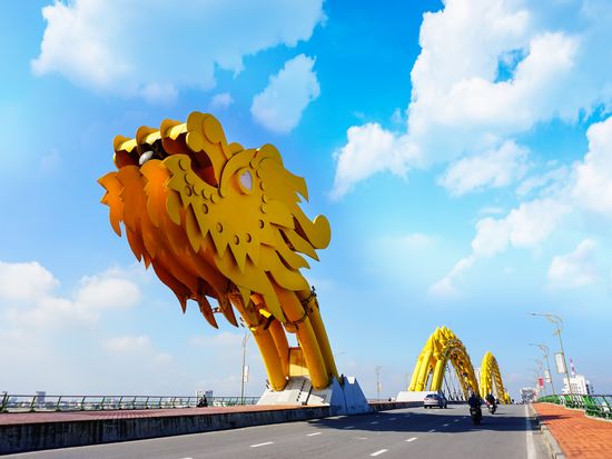Vietnam_Da Nang_Dragon Bridge_shutterstock_787533625