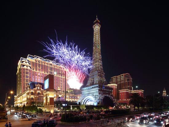 Brand - Eiffel Tower Firework 4