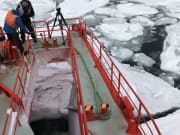 破冰船抵達流冰層