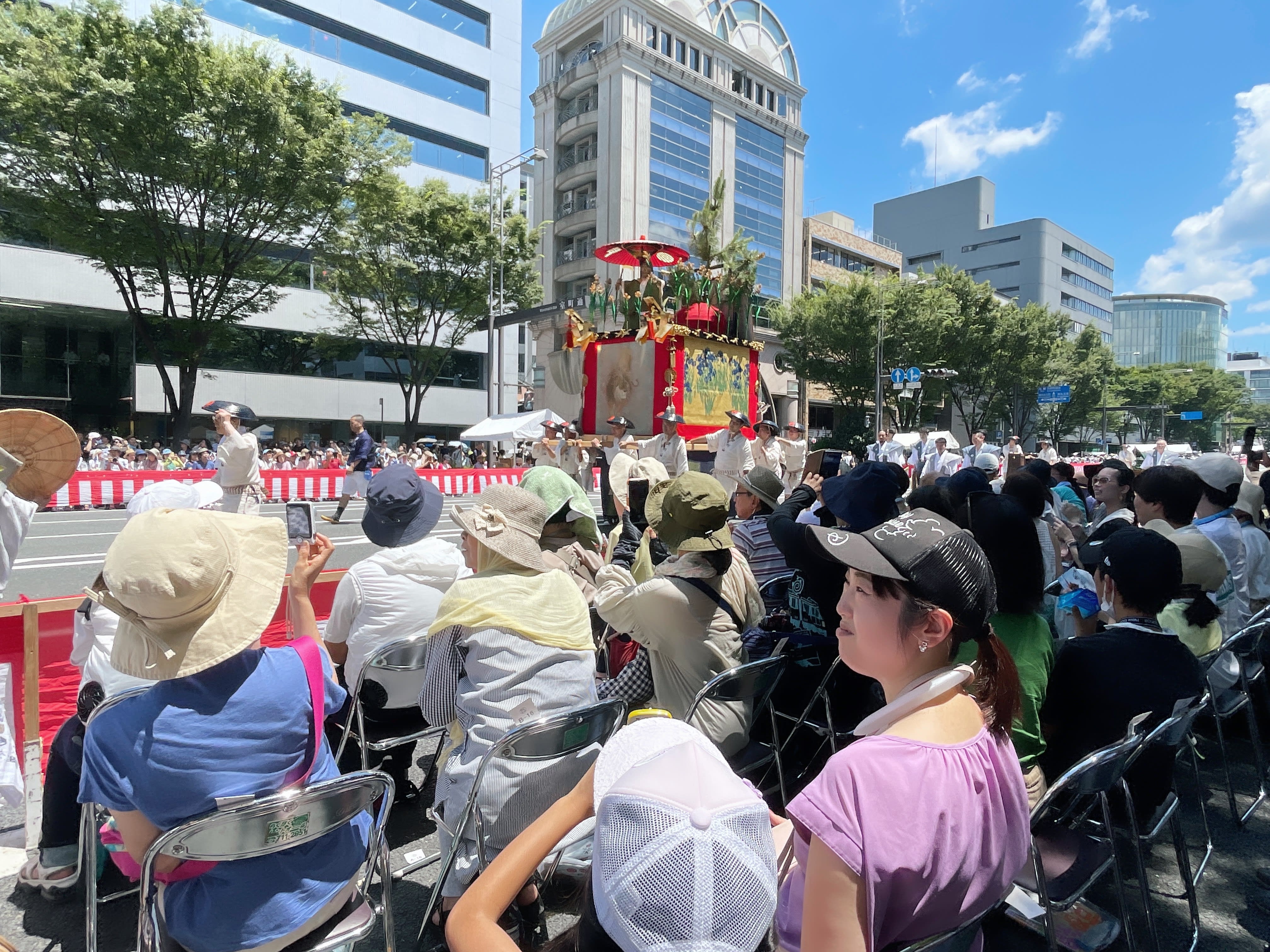 祇園祭（前祭）有料観覧席＋スカイホップバス 迫力の山鉾巡行・乗り降り自由の気ままなバス観光チケット付き＜添乗員なし＞ |  京都の観光&遊び・体験・レジャー専門予約サイト VELTRA(ベルトラ)