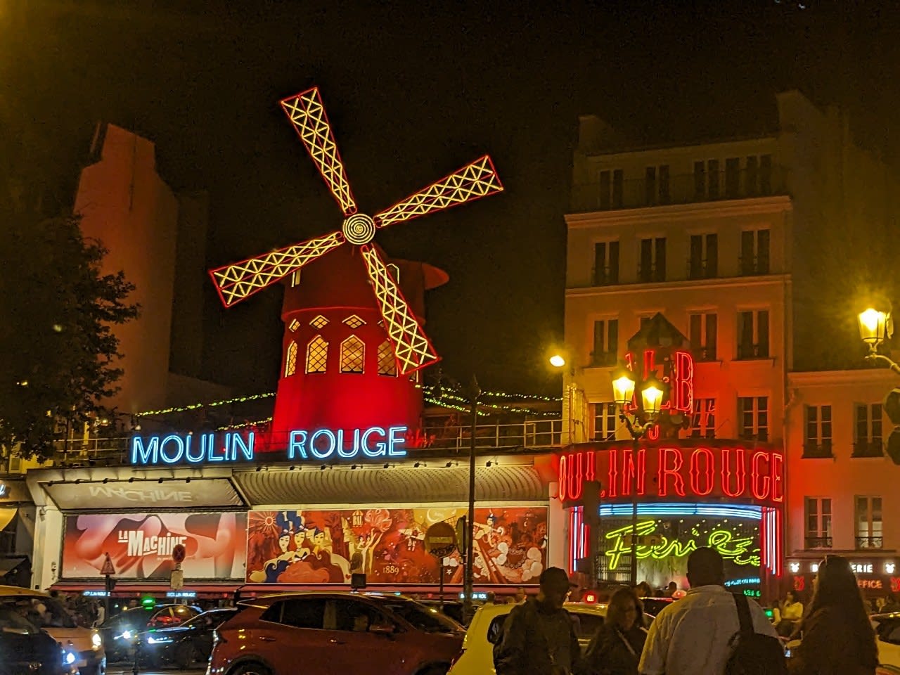 ムーランルージュ（Moulin Rouge）フレンチキャバレー ドリンクショー 
