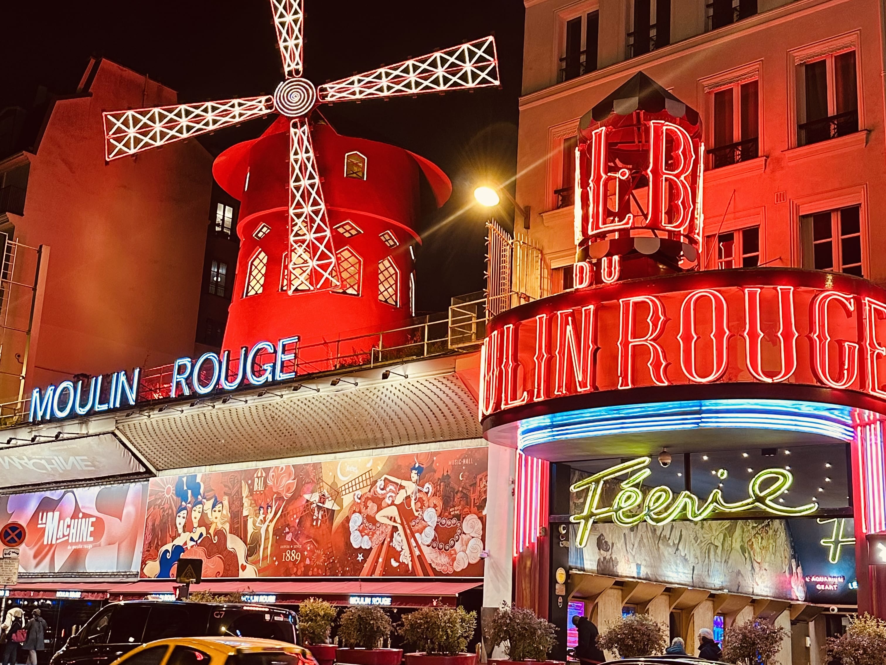 ムーランルージュ（Moulin Rouge）フレンチキャバレー ドリンクショー 
